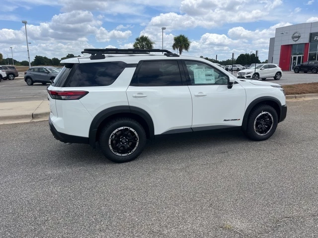 2021 Nissan Pathfinder - View 3