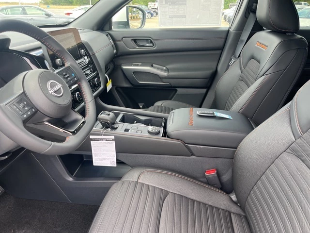 2021 Nissan Pathfinder - View 4