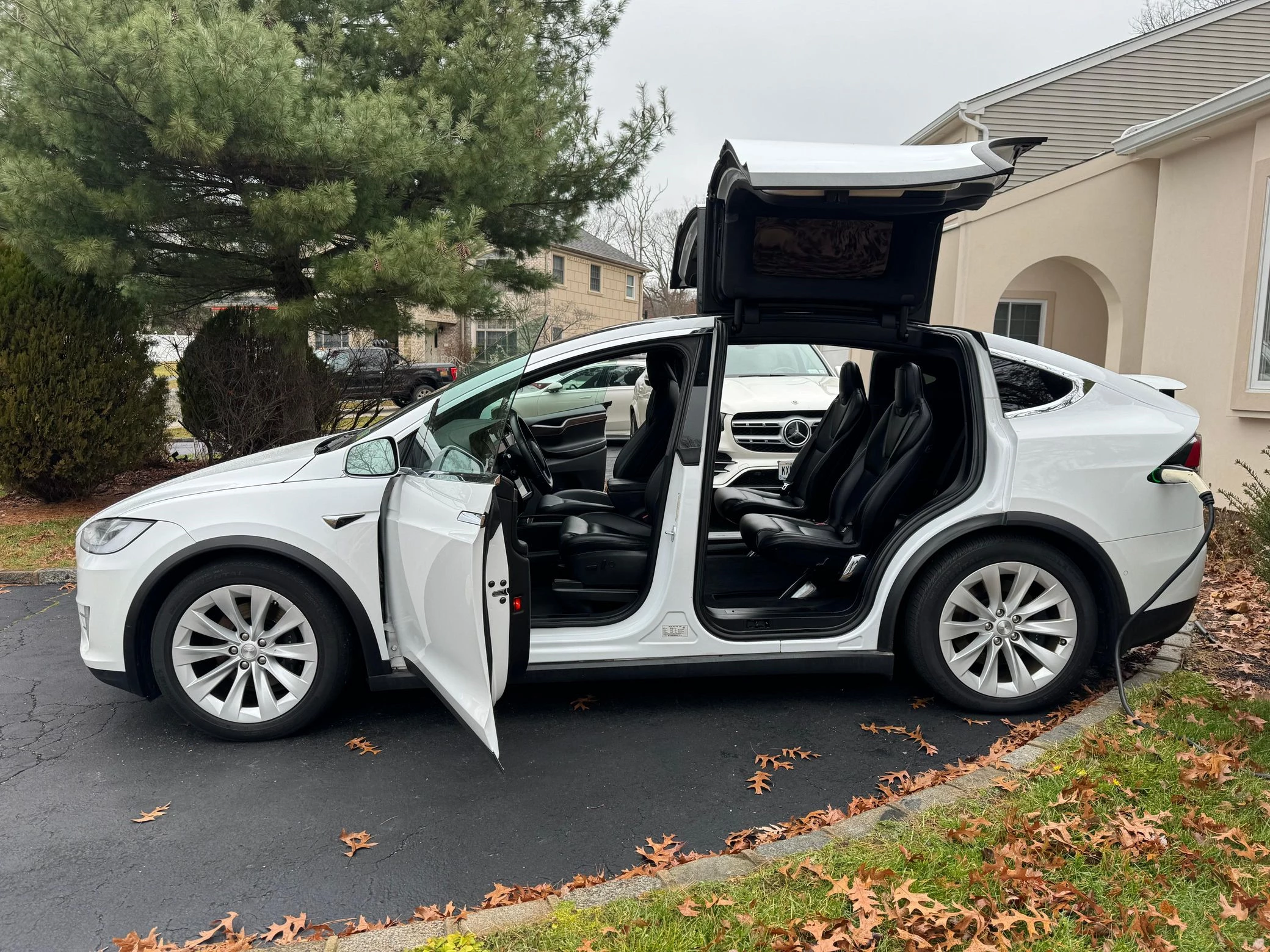 2021 Tesla Model X - View 4