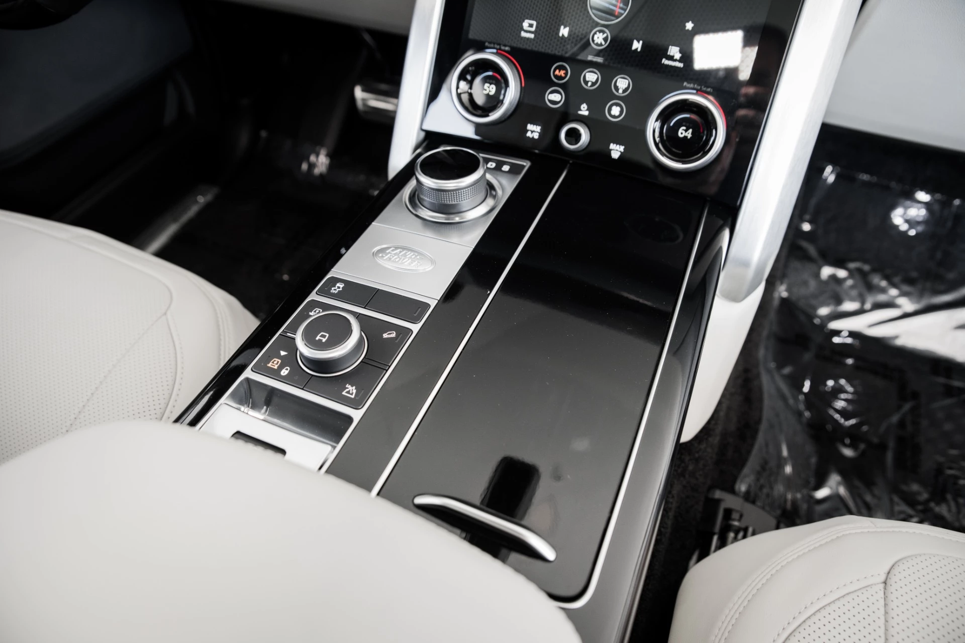 2022 Land Rover Range Rover - View 5