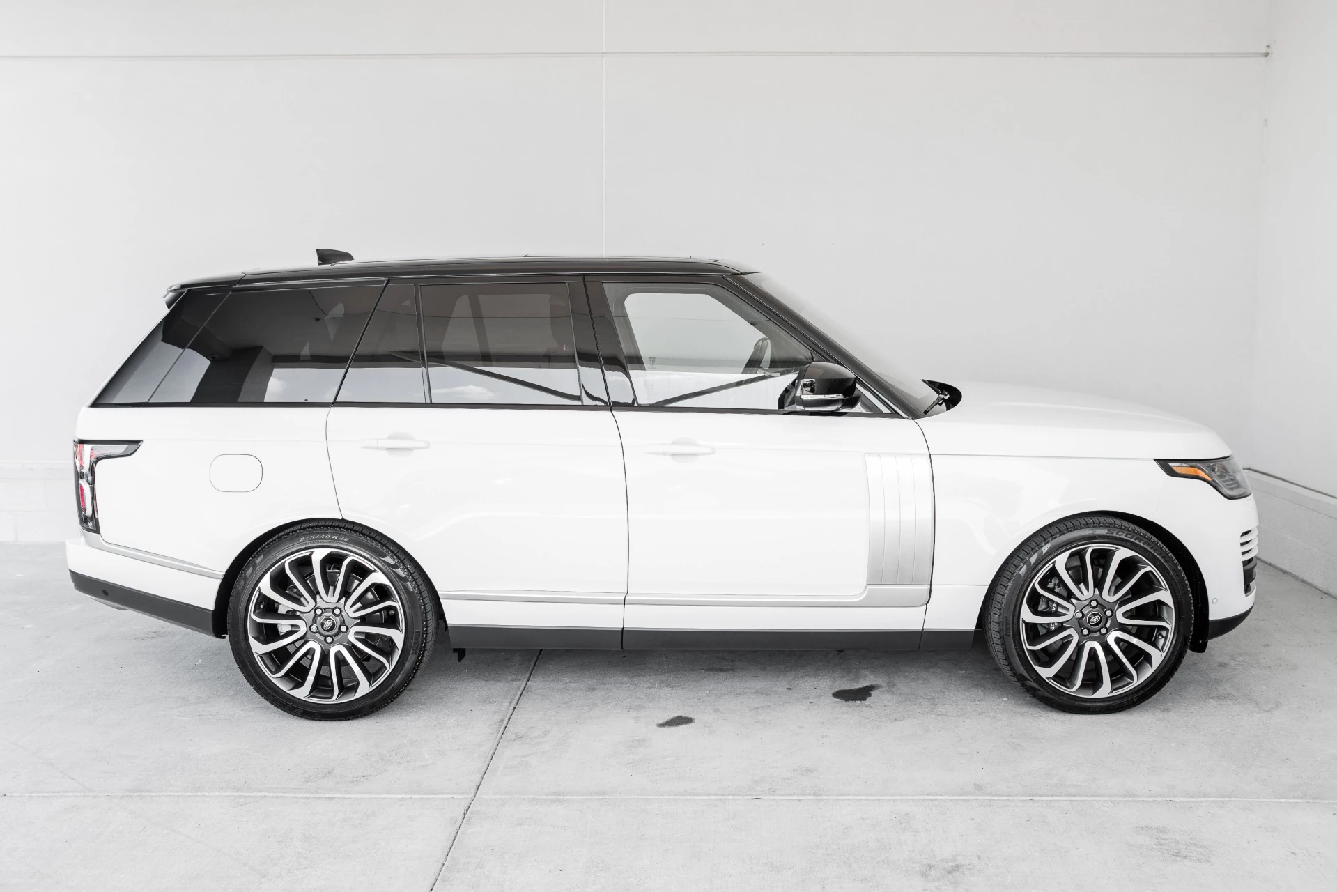 2022 Land Rover Range Rover - View 6