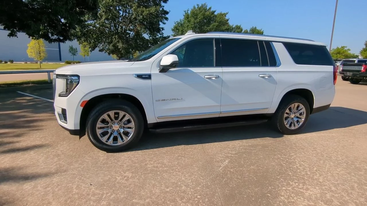2023 GMC Yukon - View 2