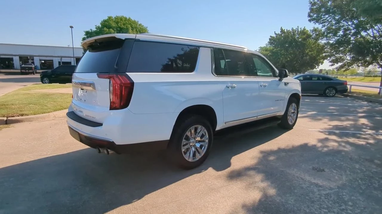 2023 GMC Yukon - View 3