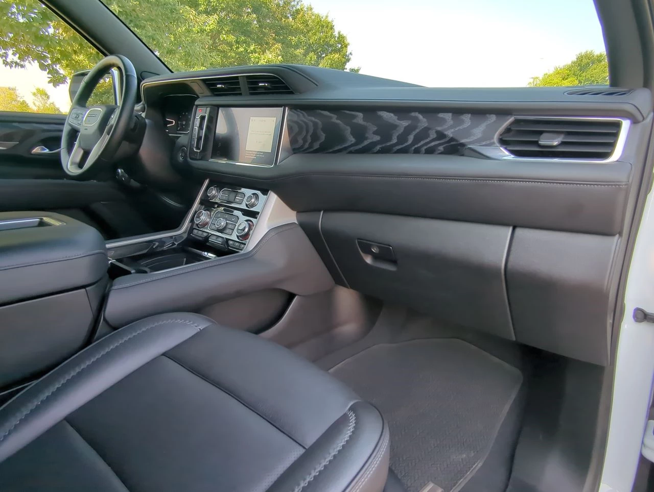 2023 GMC Yukon - View 4