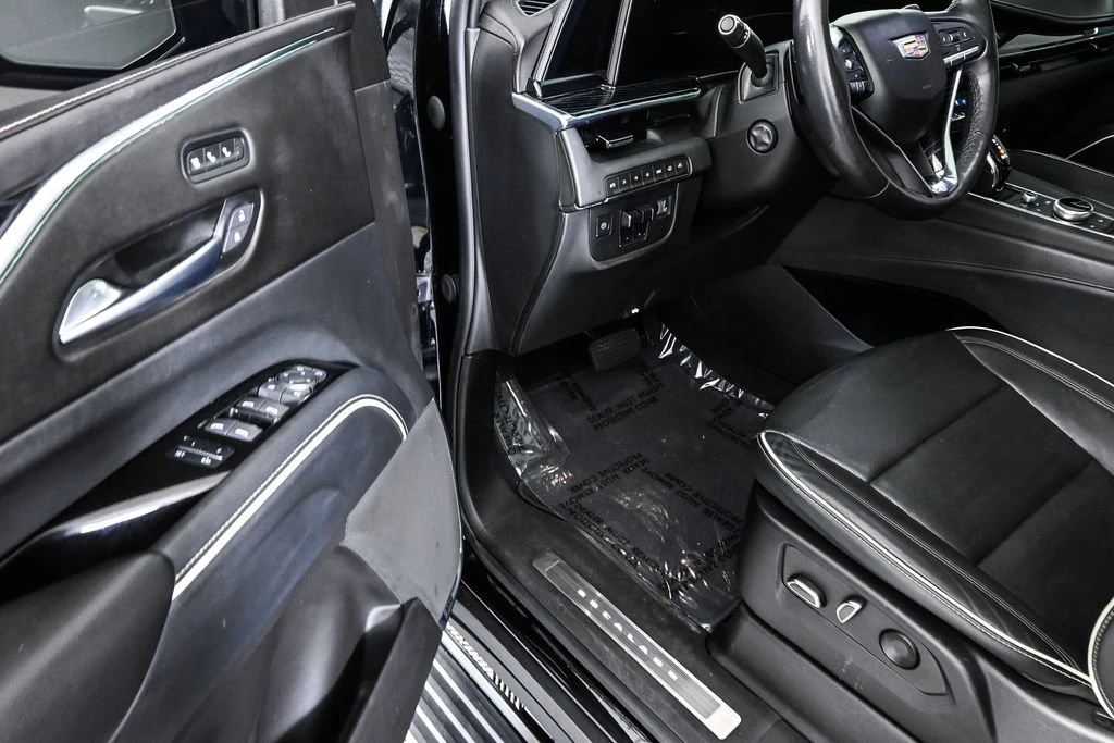 2022 Cadillac Escalade ESV - View 3
